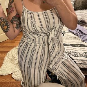 STRIPED WHITE AND GREY JUMPSUIT SIZE L